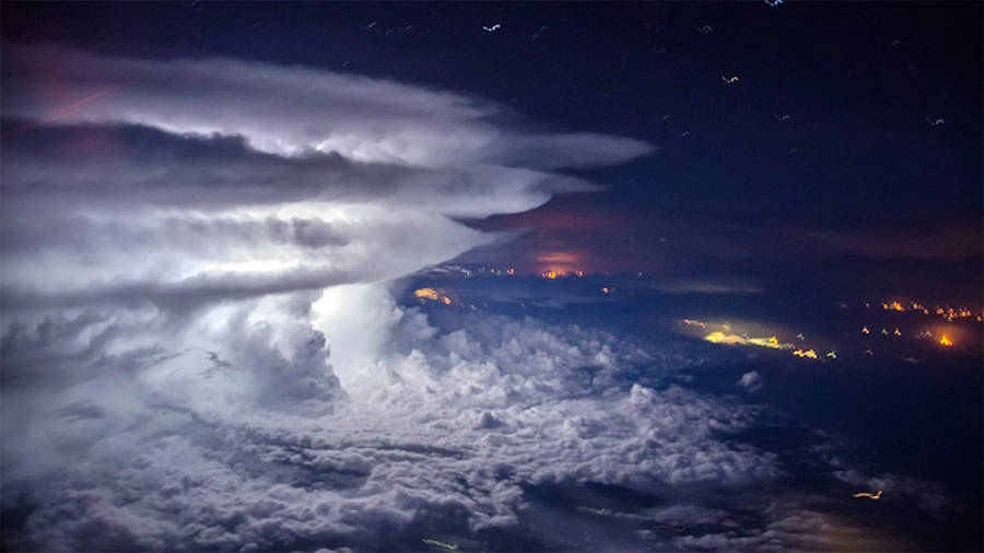 Above-a-Thunderstorm-Photography1-900x506