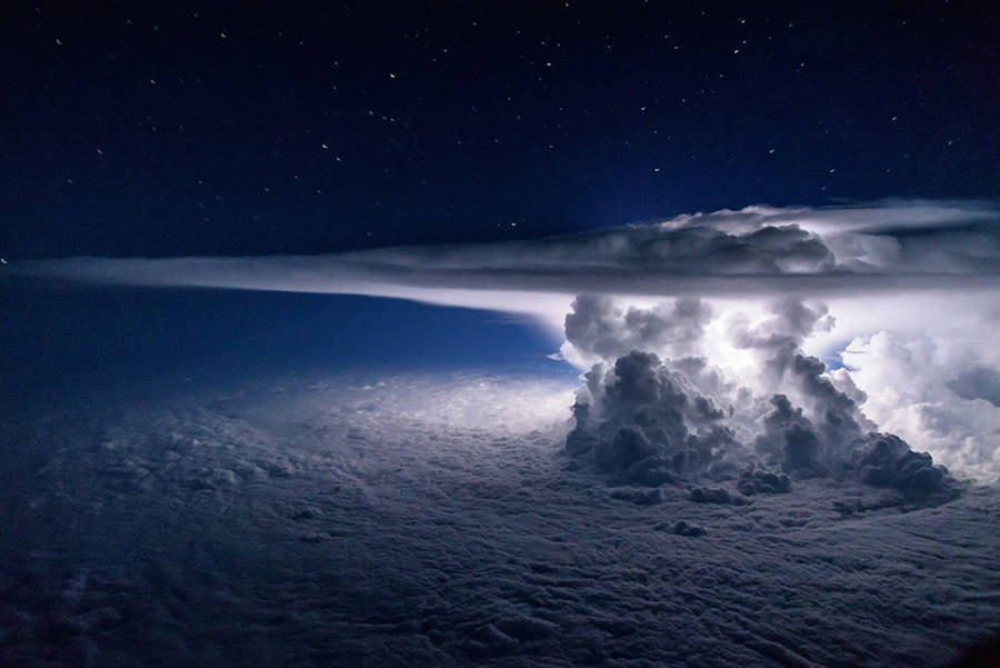 Above-a-Thunderstorm-Photography2-900x601